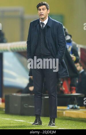 Roma’s portugiesischer Trainer Paulo Fonseca AS Roma schaut während des Serie A Fußballspiels zwischen Benevento und AS Roma im Ciro Vigorito Stadium, Benevento, Italien, am 21. Februar 2021 Stockfoto