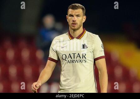 Romas bosnischer Stürmer Edin Dzeko schaut während des Serie A Fußballspiels zwischen Benevento und AS Roma am 21. Februar 2021 im Ciro Vigorito Stadium, Benevento, Italien Stockfoto