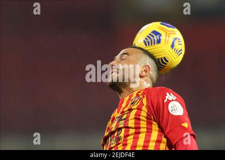 Beneventos italienischer Stürmer Roberto Insigne kontrolliert den Ball während des Fußballspiels Serie A zwischen Benevento und AS Roma im Ciro Vigorito Stadium, Benevento, Italien, am 21. Februar 2021 Stockfoto