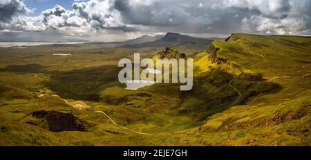 Erhöhter Blick von Quiraing auf Trotternish Ridge, Isle of Skye, Schottland Stockfoto