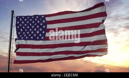 Flagge Amerikas winkt im Wind gegen den tiefen, schönen Himmel. 3D Abbildung Stockfoto