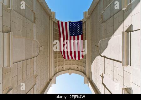 Amerikanische Flagge am Millennium Gate Monument in Atlanta, Fulton County, Georgia, USA Stockfoto