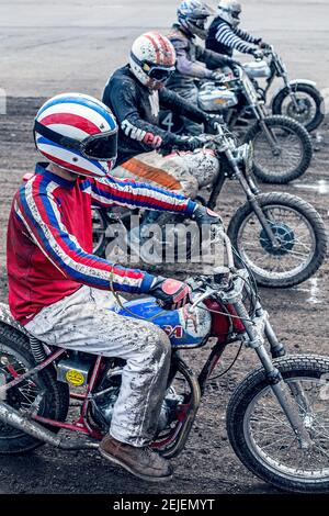 Fahrer in der Startlinie während Dirt Quake Rennen, Kings Lynn, Norfolk, Großbritannien Stockfoto