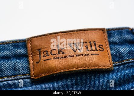 Jack Wills Label Jack Wills ist ein britisches High Street Fashion Bekleidungslabel auf einer Jeans aus blauem Denim Stockfoto