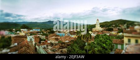 Erhöhte Ansicht des Stadtbildes gegen bewölkten Himmel, Trinidad, Sancti Spiritus, Kuba Stockfoto