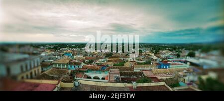 Erhöhte Ansicht des Stadtbildes gegen bewölkten Himmel, Trinidad, Sancti Spiritus, Kuba Stockfoto