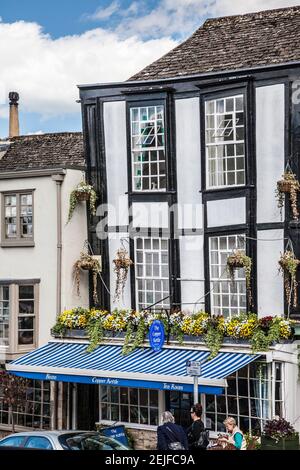 Fachwerkgebäude im Cotswold-Dorf Burford in Oxfordshire. Stockfoto