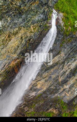 Erstaunlich höchster Wasserfall Vettisfossen in Utladalen Jotunheimen Norwegen. Die schönsten norwegischen Landschaften. Stockfoto