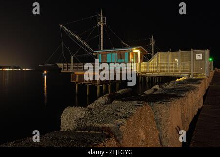 Der Trabucco, eine alte Fischereimaschine im Hafen von Fano, Marken, Italien Stockfoto
