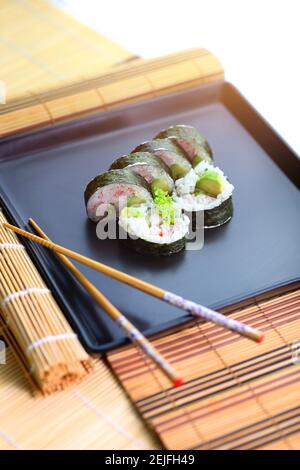 Krabbensticks in Form von köstlichem Sushi Stockfoto
