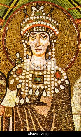 KAISERIN THEODORA (c 500-548) Ehefrau von Kaiser Justinian I. in einem zeitgenössischen Mosaik in der Basilika San Vitale, Ravenna, Italien Stockfoto