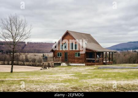 Blockhütte in den Adirondacks Mountains Stockfoto