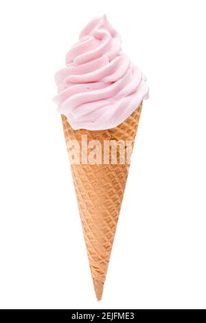 Weiches rotes Eis in einem Kegel isoliert auf weiß Hintergrund Stockfoto