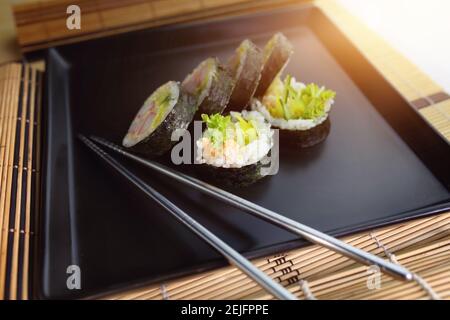Meeresfrüchte werden als Sushi serviert Stockfoto