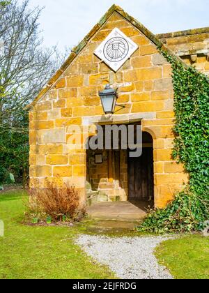 Eintritt zur Allerheiligen Kirche in Great Ayton North Yorkshire Erbaut in thee 12th Jahrhundert Stockfoto