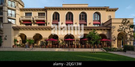 Blick auf das Restaurant im Garten, Bouchon, Beverly Canon Gardens, Beverly Hills Business Triangle, Beverly Hills, Los Angeles County, Kalifornien, USA Stockfoto