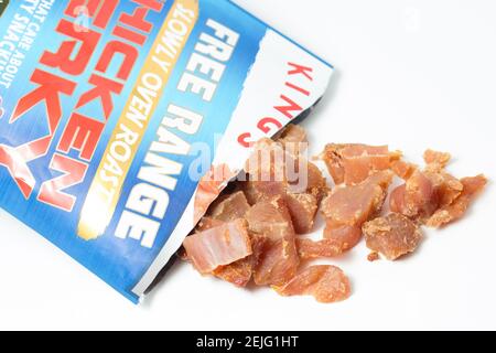 Kings Huhn ruckig aus freilaufenden britischen Hühnern. Weißer Hintergrund. England GB Stockfoto