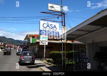 Casa Solution Immobilienagentur Geschäftsschild in Boquete, Chiriqui Provinz, Panama Stockfoto