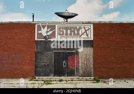 Aufgegeben Bowling Alley in Grimsby, Ontario, Kanada. September 2019. Stockfoto