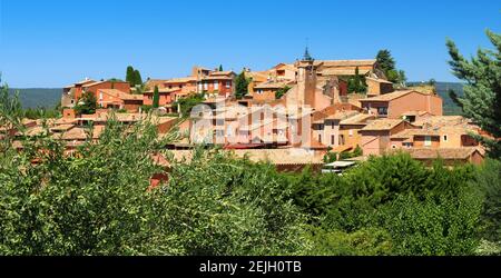 Touristisches Dorf von roussillon in Provence, Frankreich, Europa.. Stockfoto