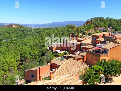 Touristisches Dorf von roussillon in Provence, Frankreich, Europa.. Stockfoto