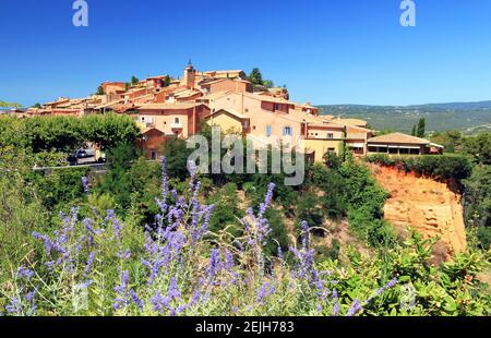 Touristisches Dorf von roussillon in Provence, Frankreich, Europa.. Stockfoto