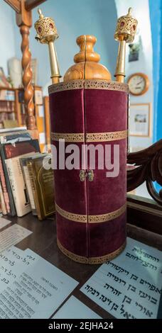 Tora Scroll in Yosef Caro Synagoge, Safed (Zfat), Galiläa, Israel Stockfoto