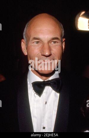 ASAdena, CA - SEPTEMBER 16: Patrick Stewart nimmt am 42nd 16. September 1990 an den jährlichen Primetime Emmy Awards im Pasadena Civic Auditorium in Pasadena, Kalifornien, Teil. Quelle: Ralph Dominguez/MediaPunch Stockfoto