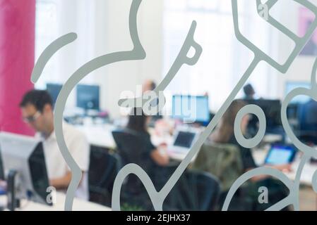 Details aus rund um ein cooles und schrulliges Licht und hell Büroräume Stockfoto