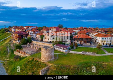 Luftaufnahme der Ruinen der Kirche der Heiligen Mutter Eleusa in Nessebar, Bulgarien Stockfoto