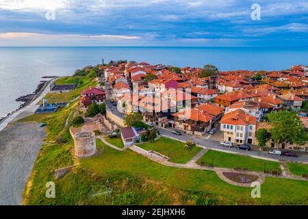 Luftaufnahme der Ruinen der Kirche der Heiligen Mutter Eleusa in Nessebar, Bulgarien Stockfoto