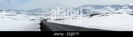 Panoramablick auf die Straße nach Seydisfjordur, Island Stockfoto