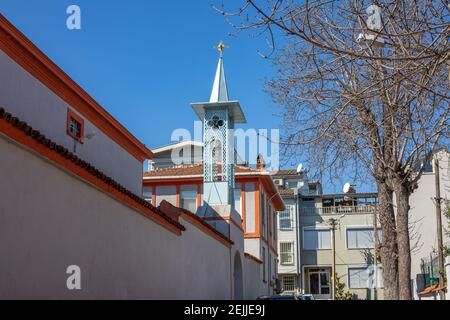 Blick von den Emirgan Straßen, einem der historischen Viertel von Istanbul, Türkei am 22. Februar 2021. Stockfoto