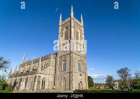 Downpatrick, Nordirland. 2nd Mai 2016. Down Cathedral, die Kathedrale Kirche der Heiligen und ungeteilten Dreifaltigkeit, befindet sich in Downpatrick. Stockfoto