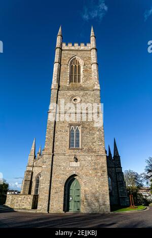 Downpatrick, Nordirland. 2nd Mai 2016. Down Cathedral, die Kathedrale Kirche der Heiligen und ungeteilten Dreifaltigkeit, befindet sich in Downpatrick. Stockfoto