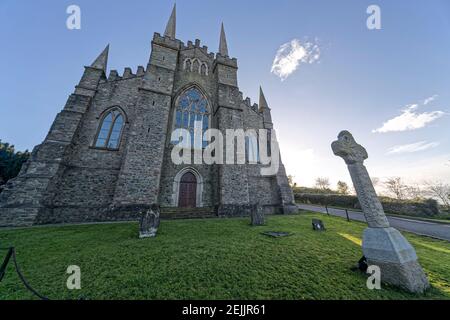 Downpatrick, Nordirland. 2nd Mai 2016. Down Cathedral, die Kathedrale Kirche der Heiligen und ungeteilten Dreifaltigkeit, befindet sich in Downpatrick. Stockfoto