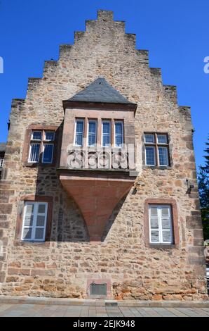 Historische Straßen der Altstadt von Marburg. Stockfoto