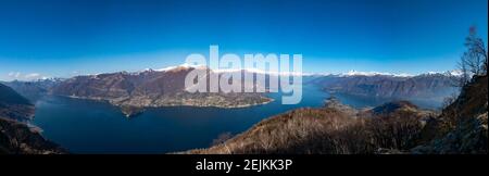 Landschaft des Comer Sees vom Nuvolone Berg Stockfoto