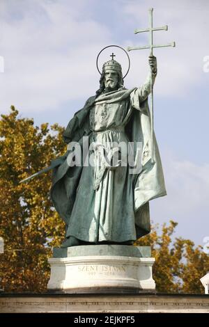 Statue des Heiligen Stephan Istvan König von Ungarn auf Helden Platz Budapest Ungarn Stockfoto