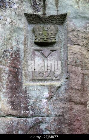 Duke of York Stone auf Stanton Moor, was wahrscheinlich ist Quarrymens Graffiti Stockfoto