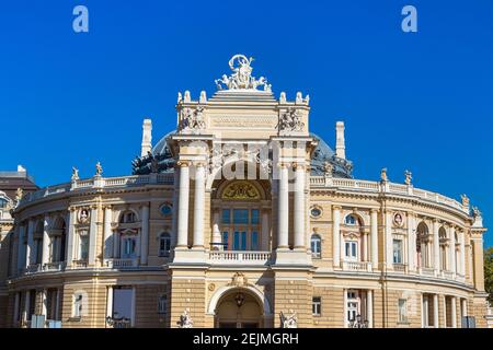 Opernhaus in Odessa in der Ukraine in einem schönen Sommertag Stockfoto