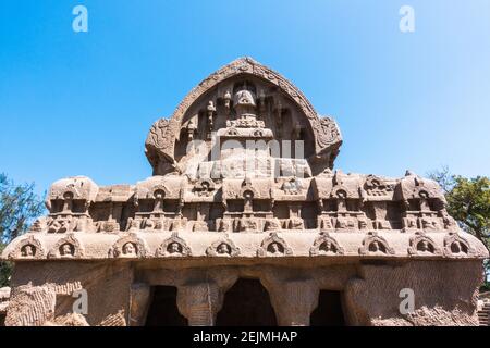 Nahaufnahme eines monolithischen indischen Felsarchitekturen auf der Pancha ratha-Komplex in Mahabalipuram Stockfoto