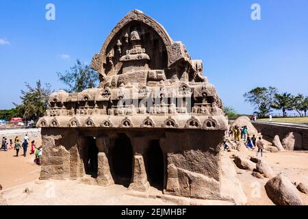 Nahaufnahme eines monolithischen indischen Felsarchitekturen auf der Pancha ratha-Komplex in Mahabalipuram Stockfoto