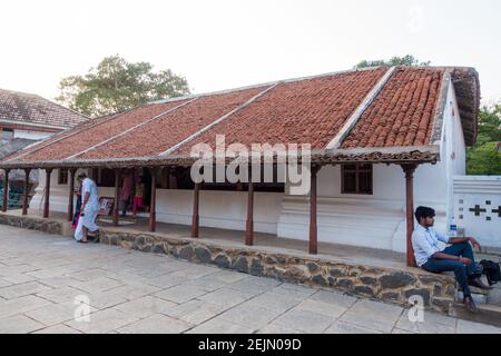 Tamil Nadu Hausarchitektur-Modell mit schrägen Dach und roten gekrümmten Fliesen Stockfoto