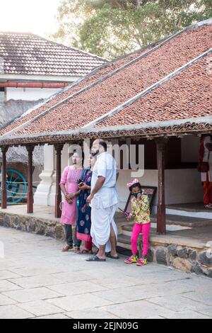 Tamil Nadu Hausarchitektur-Modell mit schrägen Dach und roten gekrümmten Fliesen Stockfoto