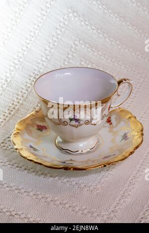 Leere China Tasse und Untertasse Stockfoto