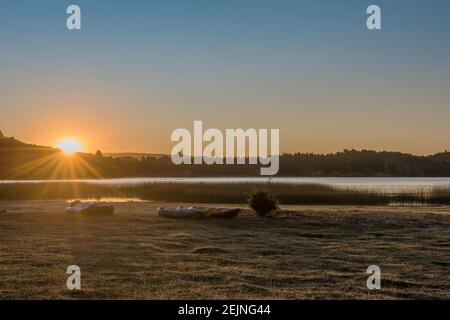 Sonnenaufgang am Alumine See, Villa Pehuenia, Argentinien Stockfoto