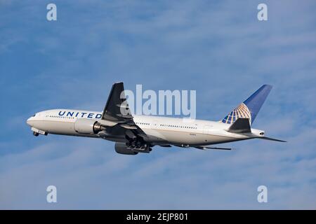 United Airlines Boeing 777 Registrierung N228UA Start am 29th 2019. Dezember vom Flughafen London Heathrow, Middlesex, Großbritannien Stockfoto