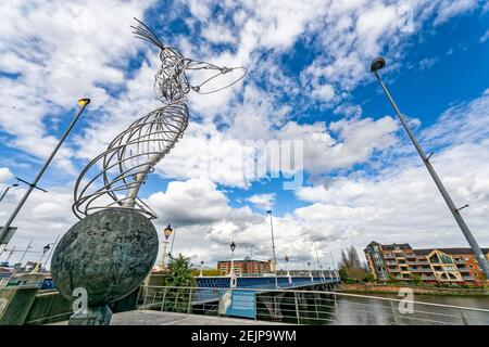 Belfast, Nordirland. 30th. April 2016. Harmony-Statue des schottischen Künstlers Andy Scott auf dem Thanksgiving Square in Belfast. Stockfoto