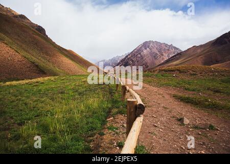 Weg in die Berge im Nationalpark Aconcagua, Argentinien Stockfoto